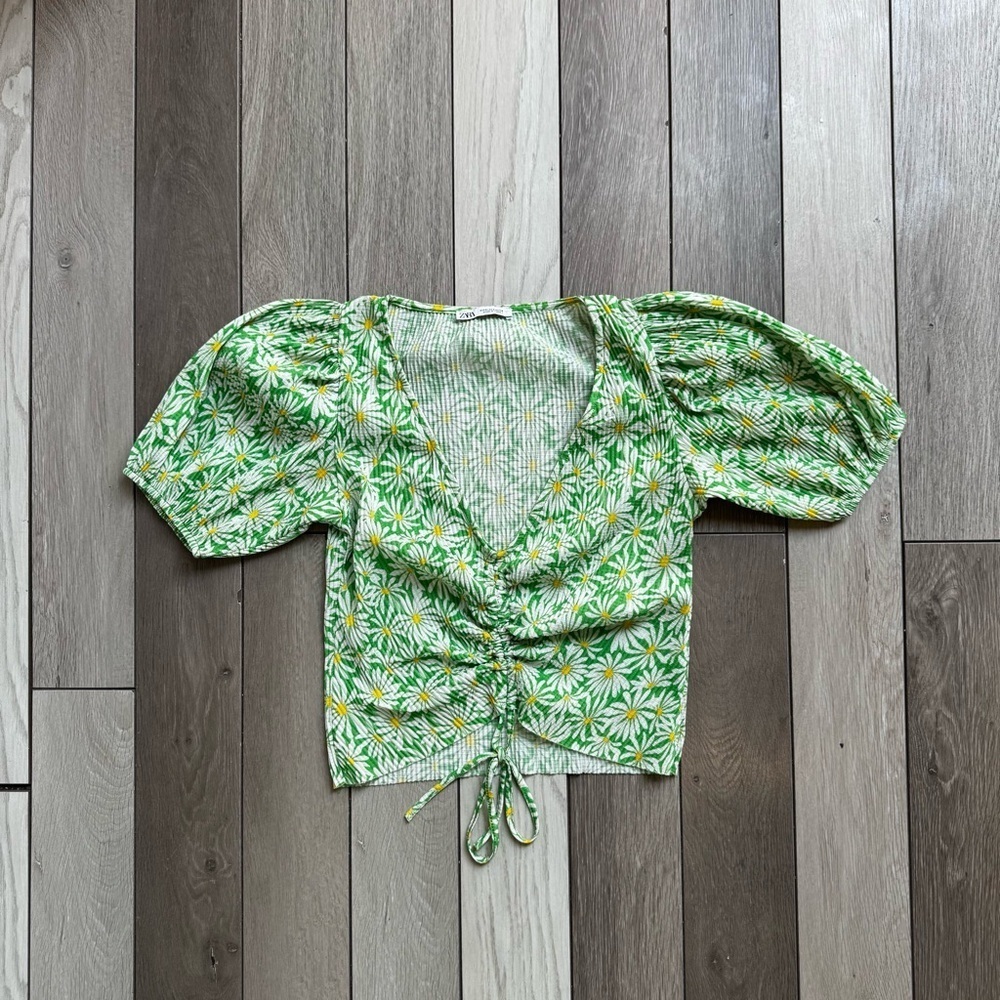 Zara Women’s Green Daisy Print Cropped Top | Size: Small | Good Condition